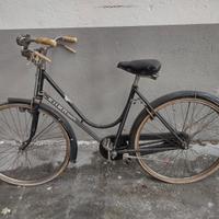 vecchie biciclette da donna freni a bacchetta.