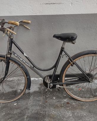 vecchie biciclette da donna freni a bacchetta.