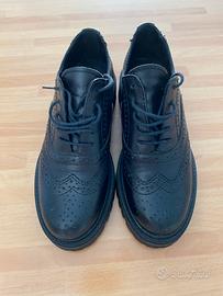 Scarpe stringate nere marca Primopiano