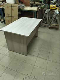 Scrivania disponibile bianca e olmo