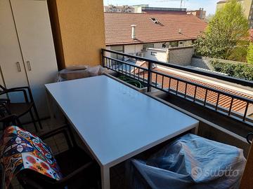 Tavolo bianco alluminio