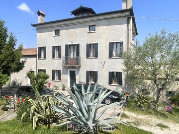 CASA SINGOLA COMPOSTA DA 2 UNITA' + ANNESSI