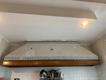 Grande cappa aspirante per cucina