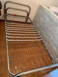 letto con rete agganciata in acciaio larghezza 1 m