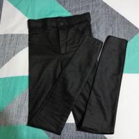 Pantaloni ecopelle zara