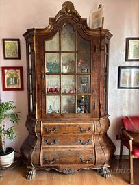 Vetrina Olandese Fine XIX in Radica di Noce.