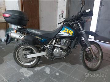 Moto Suzuki DR 650 enduro