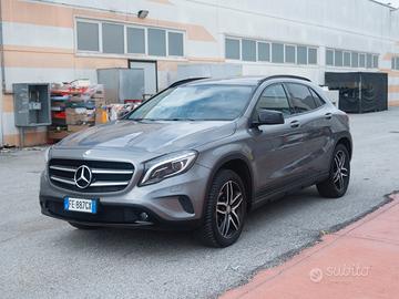 Mercedes-Benz GLA 200 d Automatica – Tetto Panoram