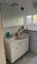 Mobile bagno con specchio e luce
