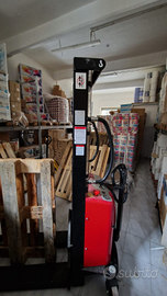 Stoccatore / transpallet semi-elettrico 1000KG