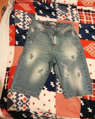 pantaloncini jeans strappati 