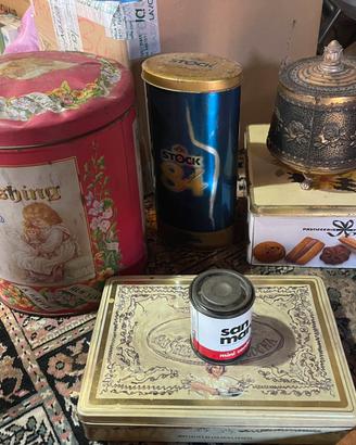 6 vecchie scatole di latta