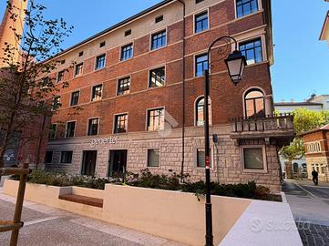 NEGOZIO A TRIESTE