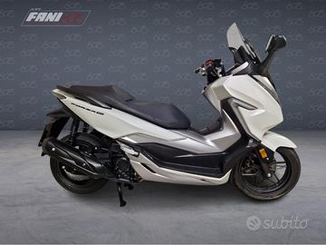 HONDA Forza 300 -