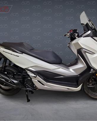 HONDA Forza 300 -