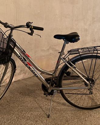 Bici donna alluminio con cestello