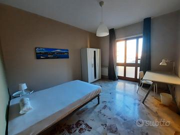 Stanza singola ampia e luminosa