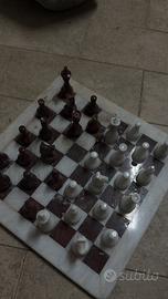 Scacchiera vintage in marmo e pietra