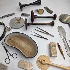 strumenti chirurgici antichi di vario tipo
