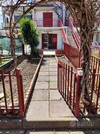 Bivani con terrazzo, giardino e garage