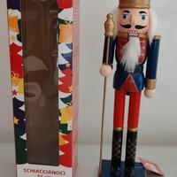 schiaccianoci in legno altezza 35cm