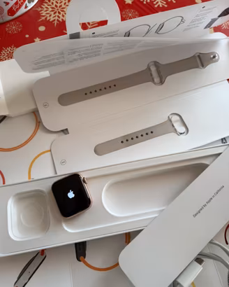 Apple Watch SE GPS - 40mm Gold Aluminium Starlight