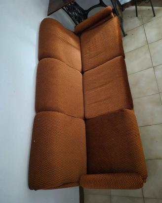 Salotto con divano letto e due poltrone