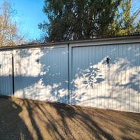 Box in lamiera e tettoia in lamiera