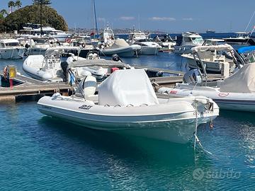 Gommone Joker Boat Clubman 24’ Suzuki DF300