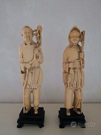 due statuette