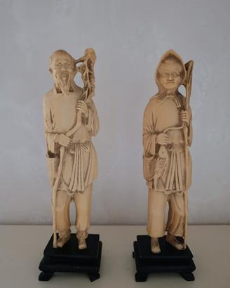 due statuette
