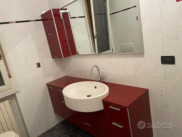 Arredamento bagno: mobile, sanitari, vasca jacuzzi