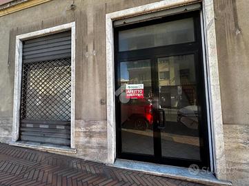 NEGOZIO A RECCO