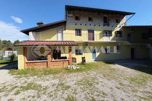 Bifamiliare a Aviano