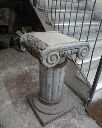 Colonna capitello corinzio base tavolo giardino