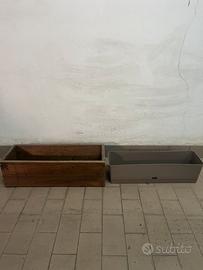 Vaso in legno con contenitore in plastica