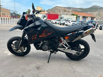 Ktm 950 SM Supermoto con soli 22000 chilometri