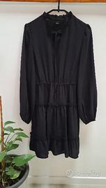 Vestido negro manga larga volantes