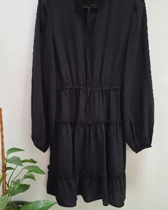 Vestido negro manga larga volantes