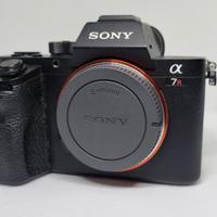 Sony A7R MK II 2 + BATTERIE ED ACCESSORI