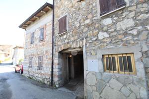 CASA SEMINDIPENDENTE A VILLA MINOZZO