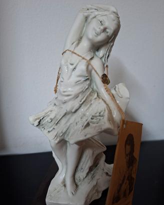 scultura giovane donna danzante