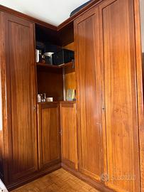 Armadio in legno massiccio
