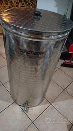 Botte in acciaio e tappatrice