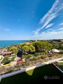 Appartamento in villa con piscina giardino e box