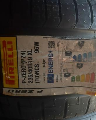 Pneumatici 235/40R19 96W Pirelli Pzero PZ4 (T0)