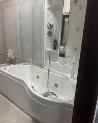 Vasca con cabina doccia