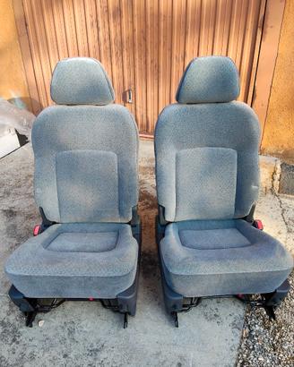 Sedili auto Nuovi Hyundai Trajet CRD anno 2001