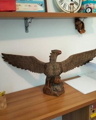 Grifone in legno fatto a mano