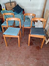  Sedie in legno e paglia con cuscini blu